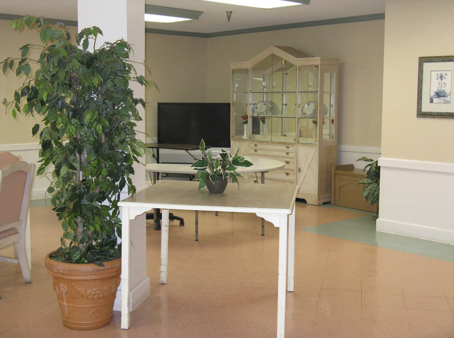 Golden Villa workplace 1